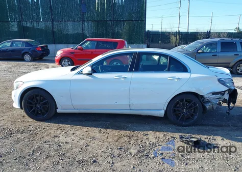 2018 Mercedes-Benz C 300 4Matic из США, поврежденный, VIN WDDWF4KB7JR351702